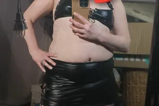 *Sexy Maid * MILF * WAP * PhD ... - Image 1