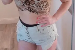 iM IN MISHUAWAKA INDIANA FOR A NIGHT! HMU - Image 4